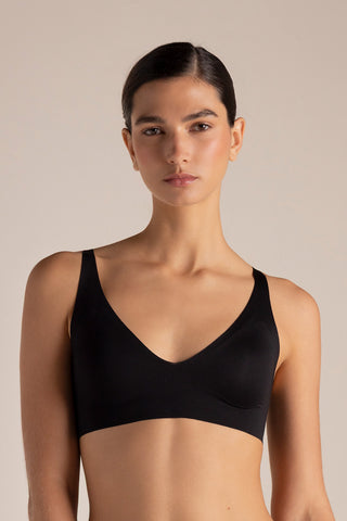 Triangle bra with cups