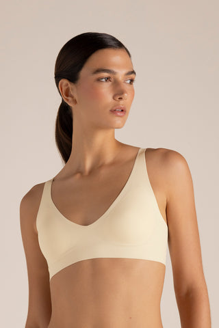 Triangle bra with cups